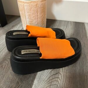 Steve Madden x UO Exclusive Chunky Slides